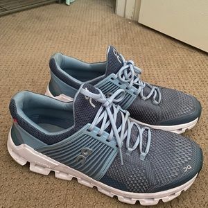 On cloud tennis shoes